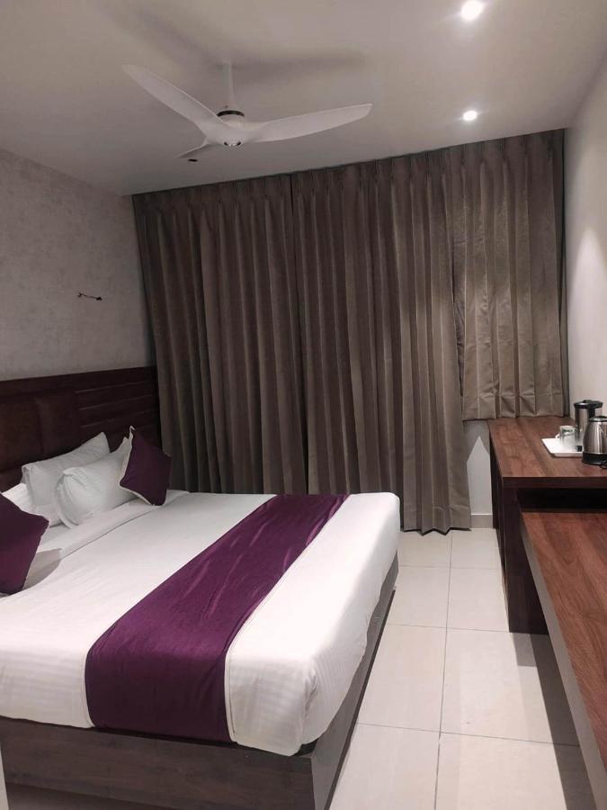 Rajlaxmi Hotel - Free Airport Pickup And Drop Jaipur Exterior photo